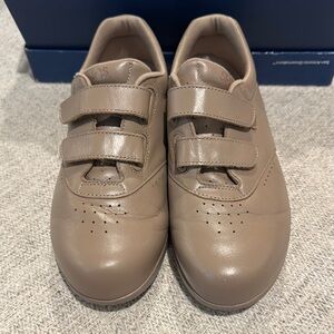 SAS Women's Athletic Shoes - Tan